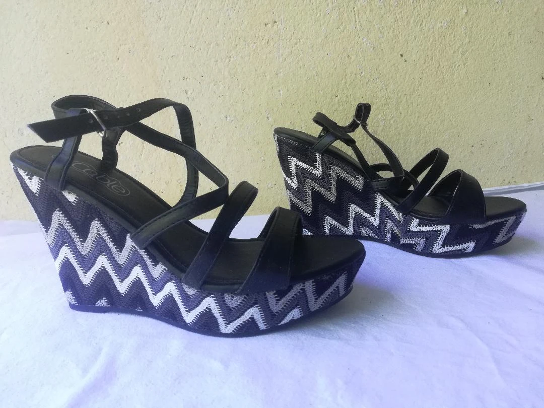 Sandalias negras de tacón compensado bicolor negro/gris talla 38-nuevas (defecto) – photo 15